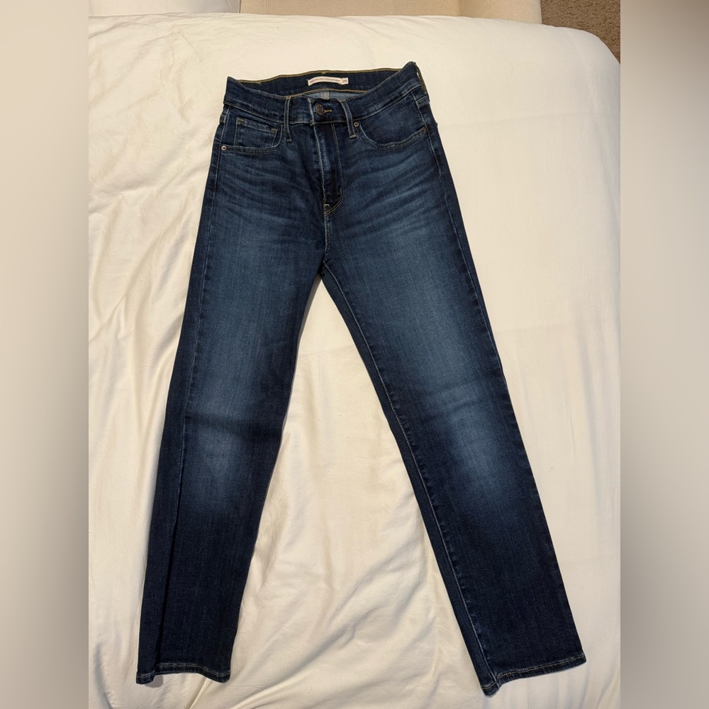 Women’s Dark Wash Levi’s 724 Straight Crop